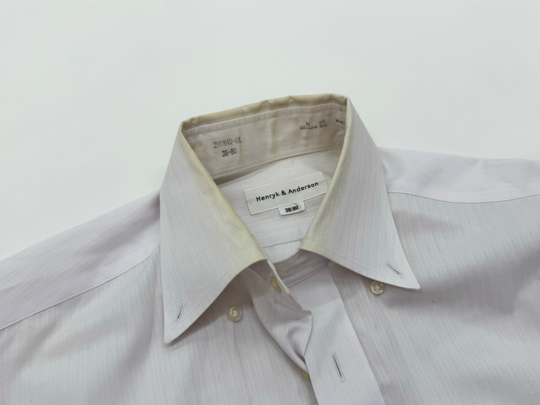 シャツの襟・袖口の黒ずみが落ちない理由と正しい洗い方｜洗濯研究家が解説