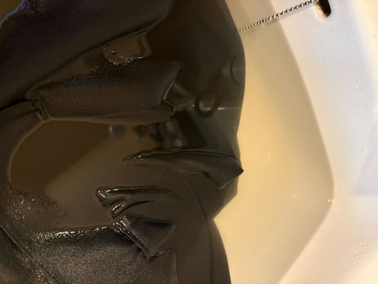 【スタッフ洗濯日記】おさがりの制服ブレザーを洗ってみたら、においの印象が変わった話