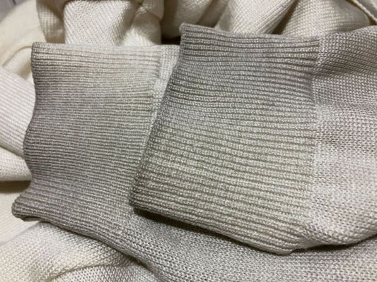 【スタッフ洗濯日記】黒ずんだ制服のセーターを洗ってみた