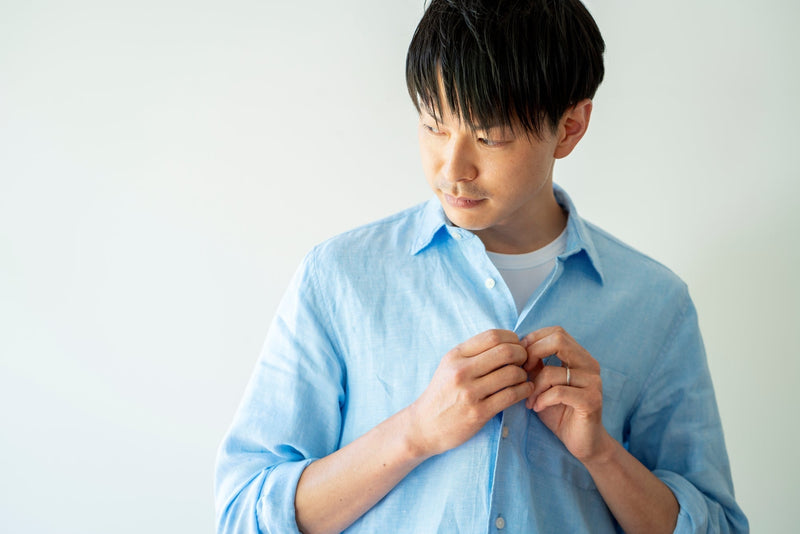 周りから「臭い」と言われたら？体臭と服のニオイの見分け方と対策